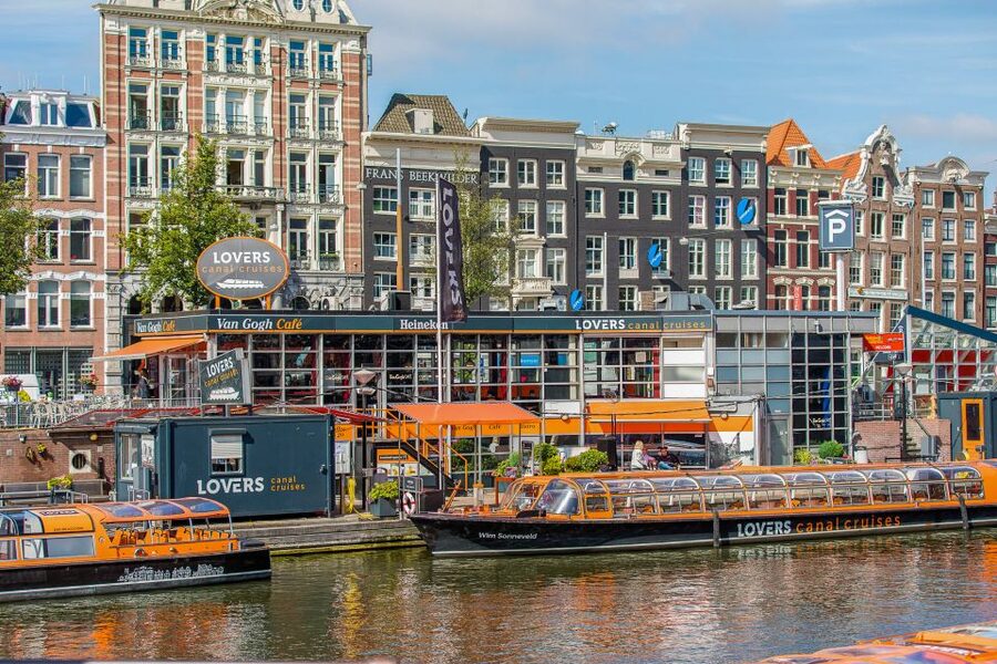 Amsterdam: Van Gogh Museum Ticket & Canal Cruise - Arriving at the Van Gogh Museum