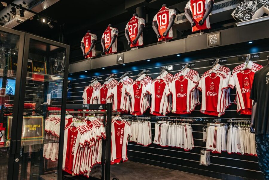 Amsterdam: VIP Johan Cruijff ArenA Tour with Drink and Scarf - Seeing the boardroom and the club’s business side