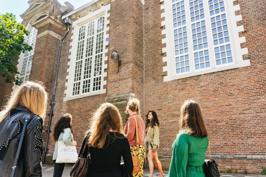 Amsterdam: Walking Tour, Jewish Museum & Synagogue Tickets - The guides shape the quality of the walk