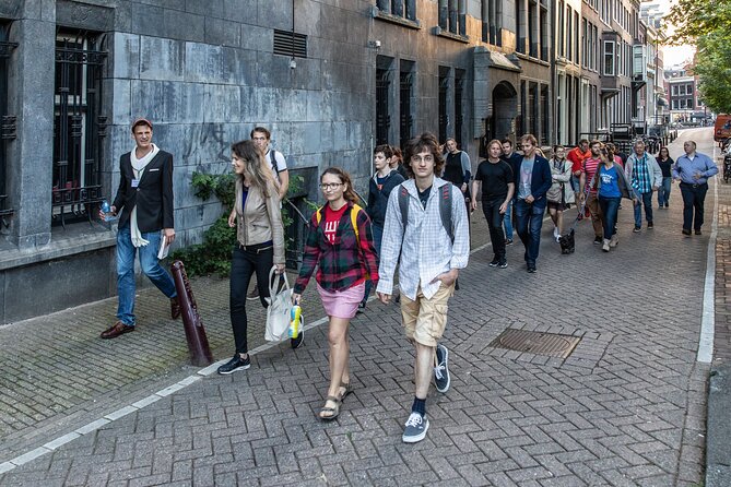 Amsterdam Walking Tour with a local comedian as guide - How much history do you get in 90 minutes?
