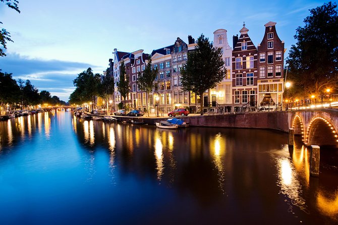 Amsterdam: Wine and Cheese Evening Cruise - Music, humor, and the crew’s style