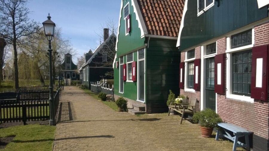 Amsterdam: Zaanse Schans 3-Hour Small Group Tour - Watching wooden clogs take shape