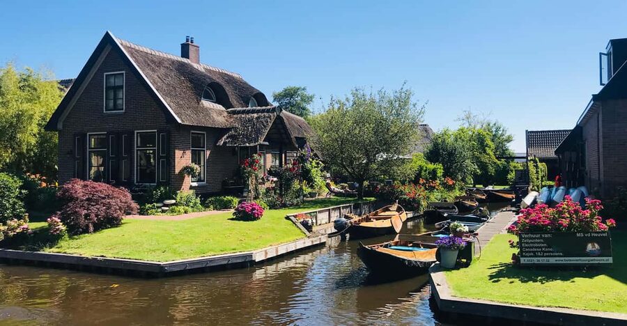 Amsterdam: Zaanse Schans and Giethoorn Day Trip with Cruise - Why this combination works