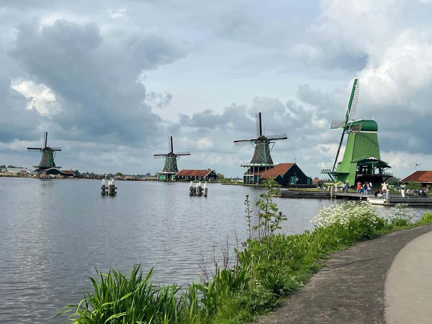 Amsterdam: Zaanse Schans and Giethoorn Guided Combo Tour - The guides shape the day