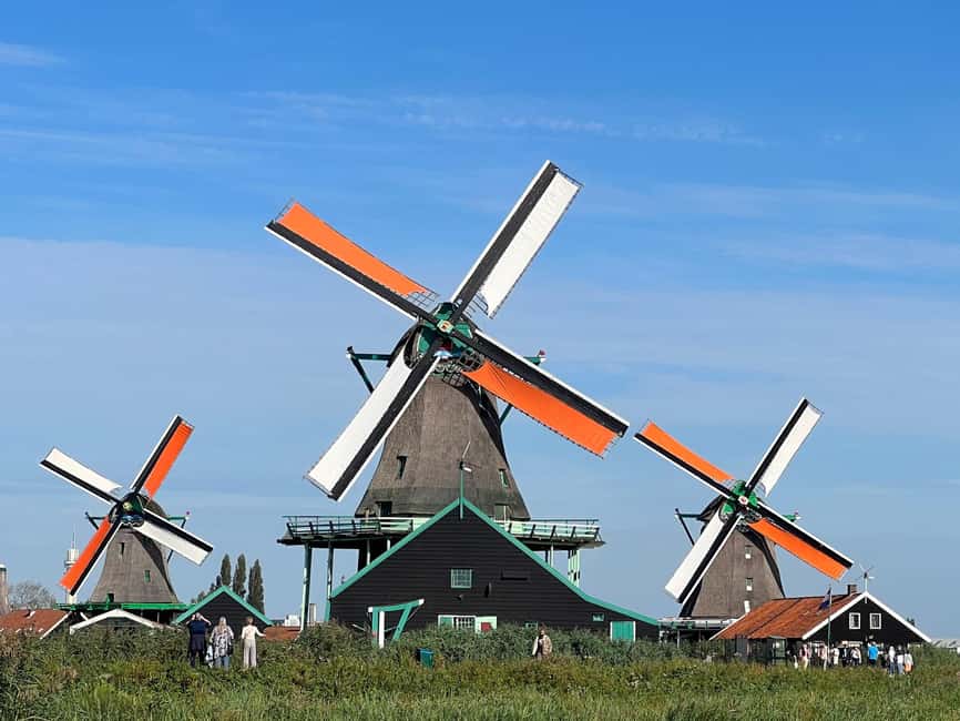 Amsterdam: Zaanse Schans and Giethoorn Guided Combo Tour - Meeting the group in central Amsterdam