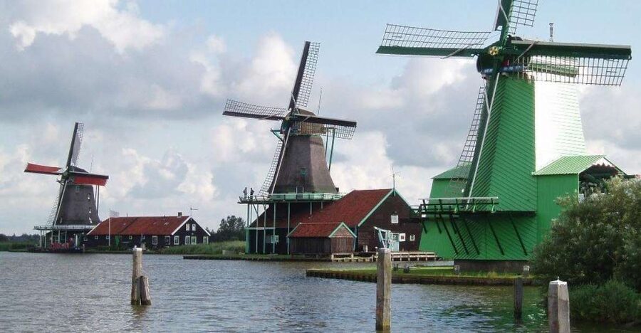 Amsterdam: Zaanse Schans Windmills Bike Tour with Guide - Batavus bikes and the family question