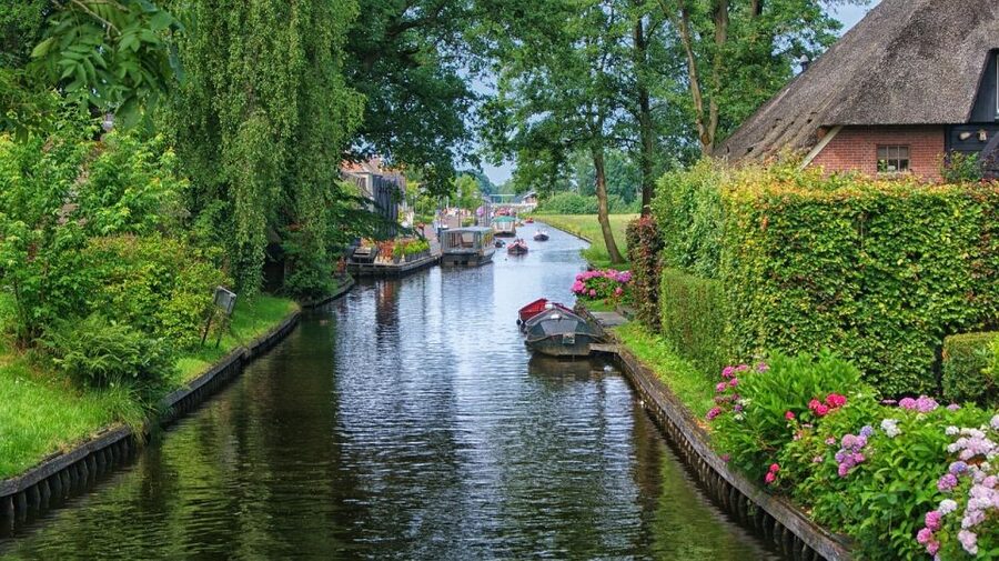 Amsterdam: Zaanse Schans, Windmills & Giethoorn Private Trip - Is $443 per person a fair price?