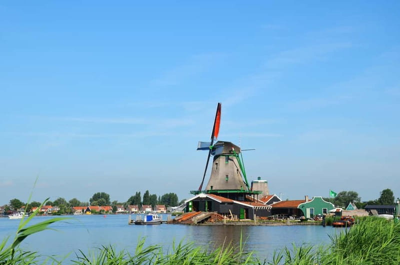 Amsterdam: Zaanse Schans windmills & Volendam Guided Tour - Key points to know before booking