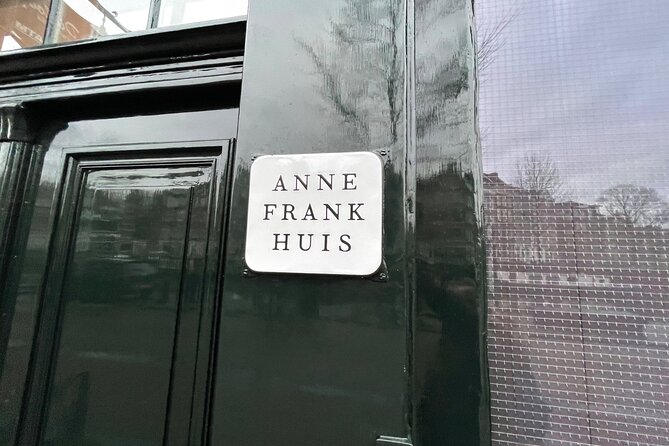 Anne Frank's Last Walk & See Anne Frank House in Virtual Reality - The furnished Secret Annex in virtual reality