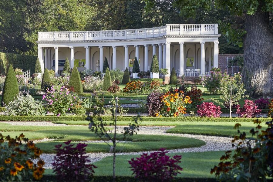 Apeldoorn: Het Loo Palace Entry Ticket - Choosing your palace story