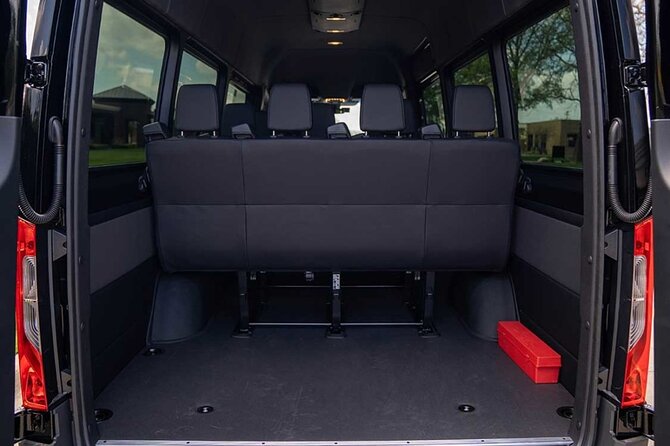 Arrival Private Transfer Amsterdam Airport to Amsterdam City Center by Minibus - The main strengths and the one serious caution