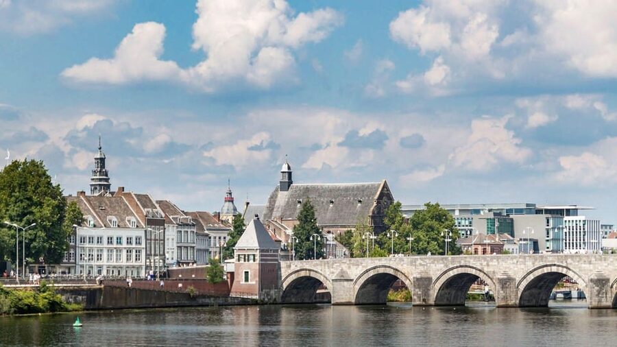 Best of Maastricht: Private Walking Tour with a Local - Maastricht Caves and other paid stops