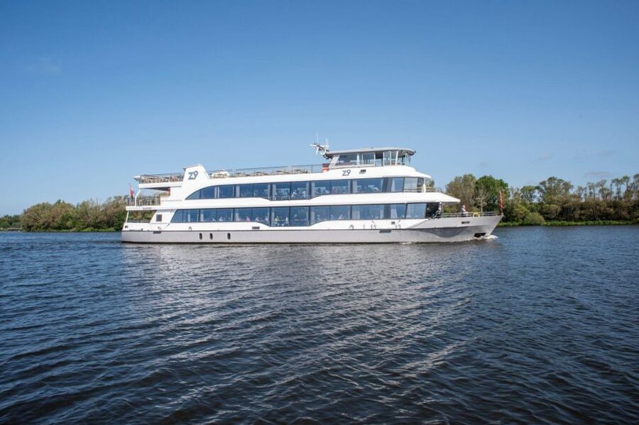 Biesbosch: Boat Cruise through National Park - Dutch commentary and the English text issue