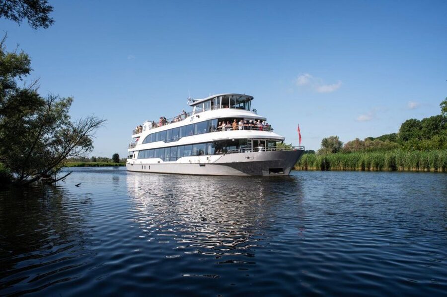 Biesbosch: Boat Cruise through National Park - Snacks, drinks, and onboard comfort