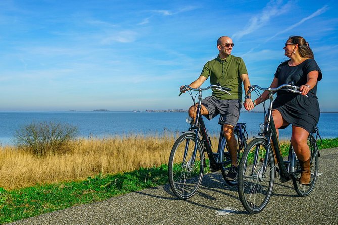 Bike rental Volendam - Explore the Countryside of Amsterdam - The first lesson comes from the Dutch dikes