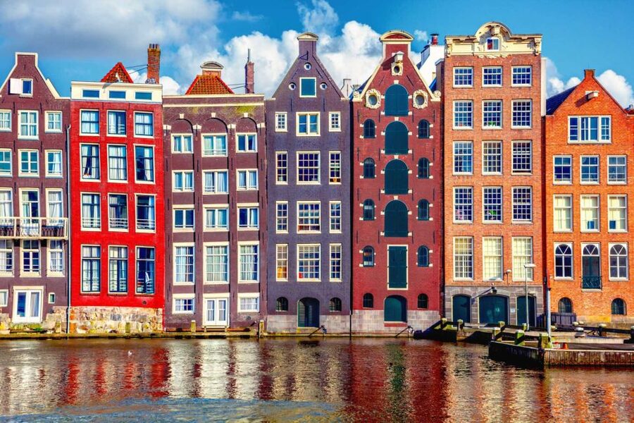 Bike Tour of Amsterdam Old Town, Top Attractions and Nature - Begijnhof offers a quieter pause