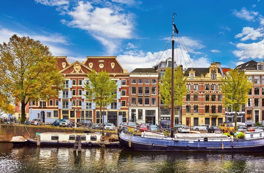 Bike Tour of Amsterdam Old Town, Top Attractions and Nature - The 9 Streets and Jordaan set the tone