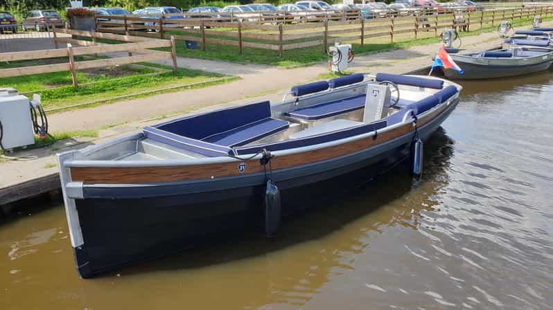 Boatrental 2 Hours 12 Person with Steeringwheel and cushions - Key points before you book
