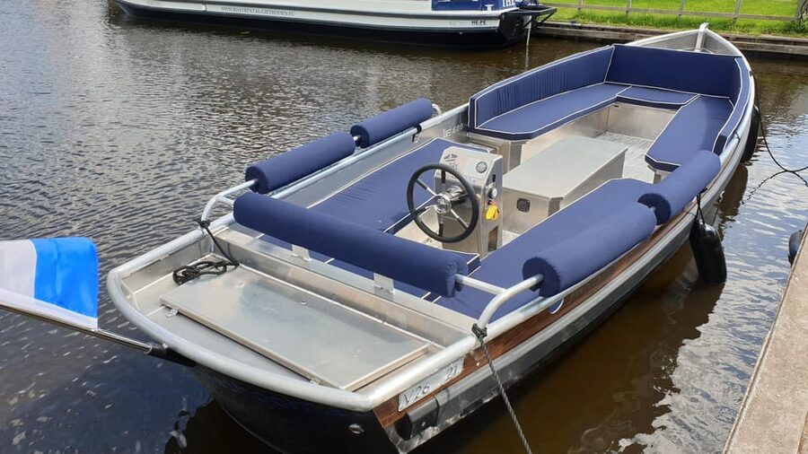 Boatrental 2 Hours 12 Person with Steeringwheel and cushions - Starting at Zuiderpad 14a