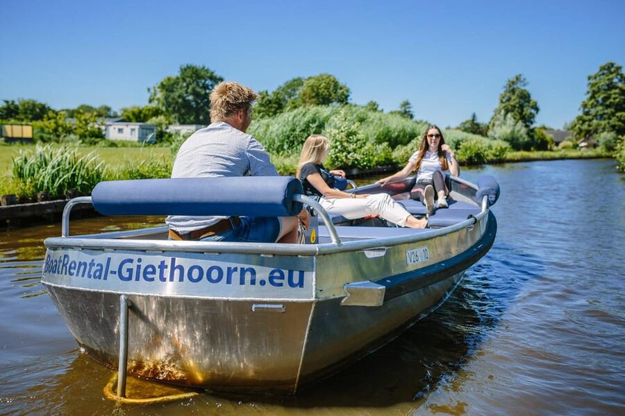 Boatrental 2 Hours 8 Person with Steeringwheel and cushions - Key points for your two hours on the water