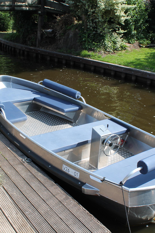 Boatrental 2 Hours 8 Person with Steeringwheel and cushions - Starting at Zuiderpad 14a