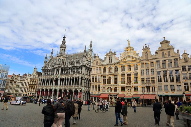 Charms of Brussels and Bruges Day Trip from Amsterdam - What the guide adds to the day