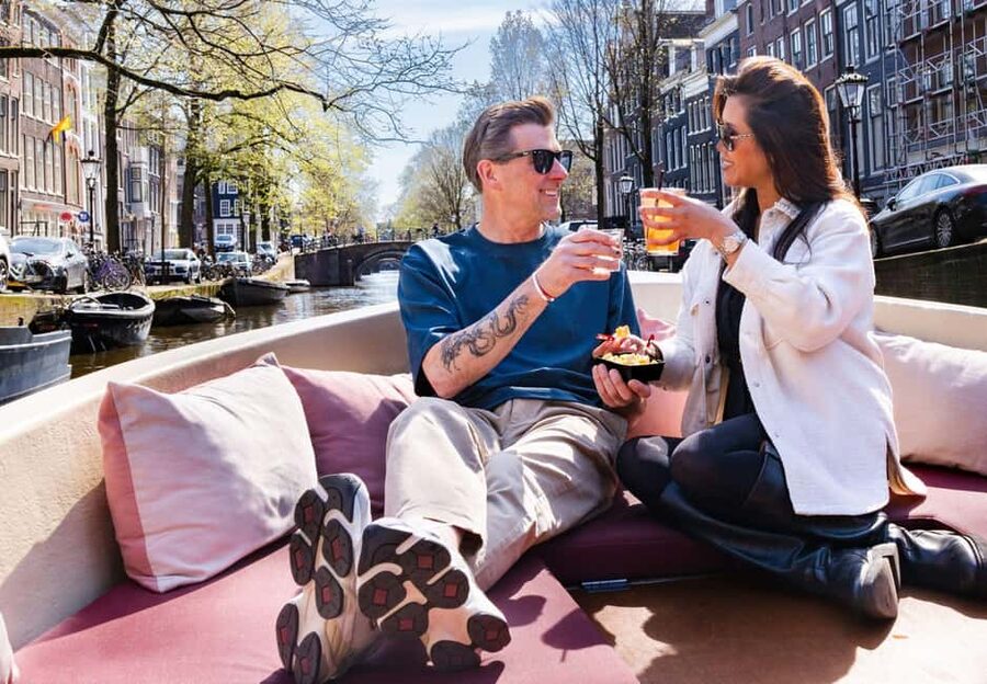 CHEESE AND DRINKS TOUR: A TASTE OF AMSTERDAM ON THE CANALS - Key points at a glance