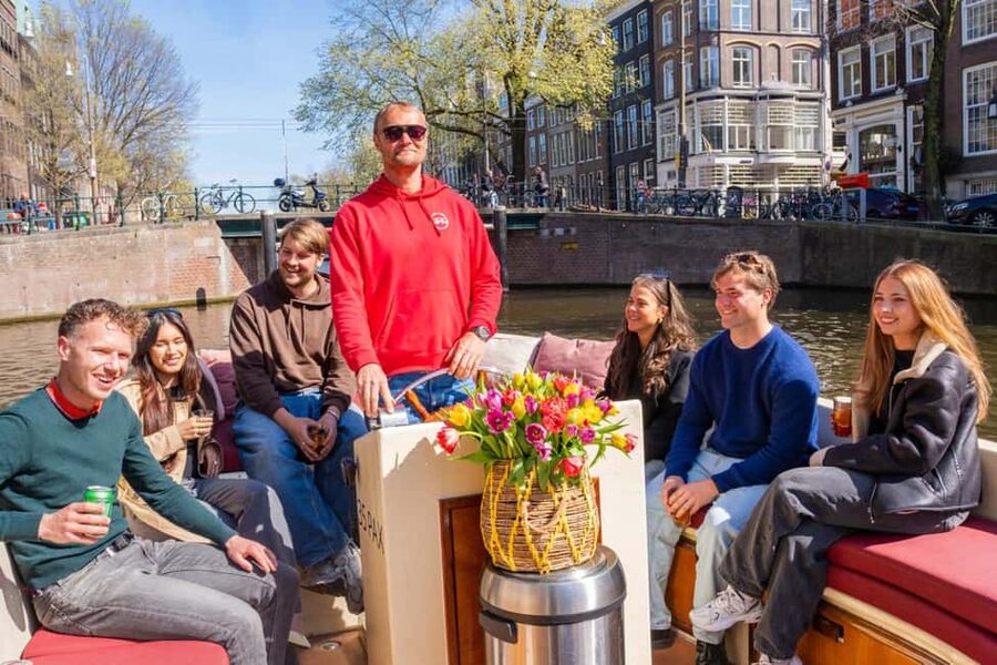 CHEESE AND DRINKS TOUR: A TASTE OF AMSTERDAM ON THE CANALS - Why this canal cruise works well