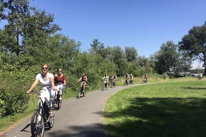 Cheese, Canals & Windmill Countryside E-Bike Tour Amsterdam - Guides, pace and the small-group advantage