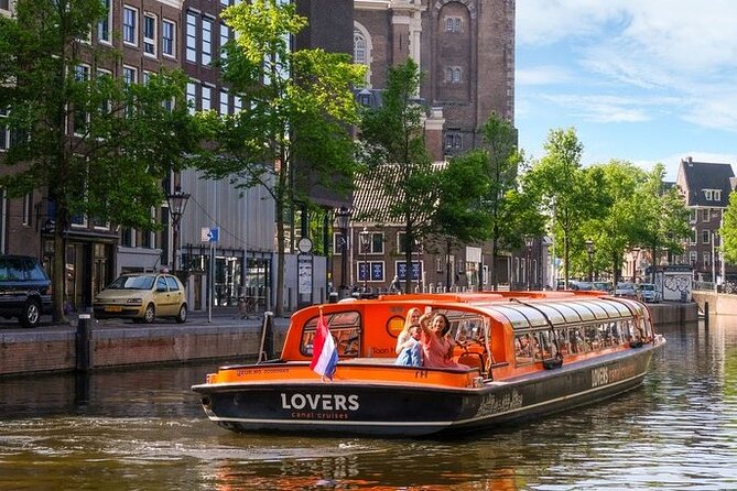 Combo Ticket: Xtracold Icebar Amsterdam and 1-Hour Canal Cruise - Why the Icebar works best as a short evening activity