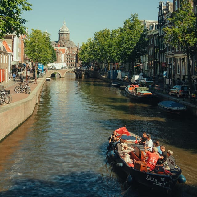 COZY AND FUN CANAL TOUR: A UNIQUE JOURNEY THROUGH AMSTERDAM - Amsterdam Centraal and the changing waterfront