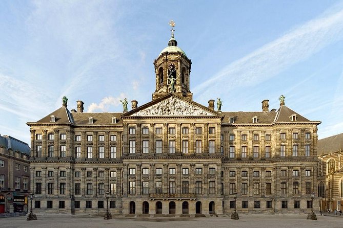 CULTURE Cultural city tour - Dam Square gives you the city’s starting point