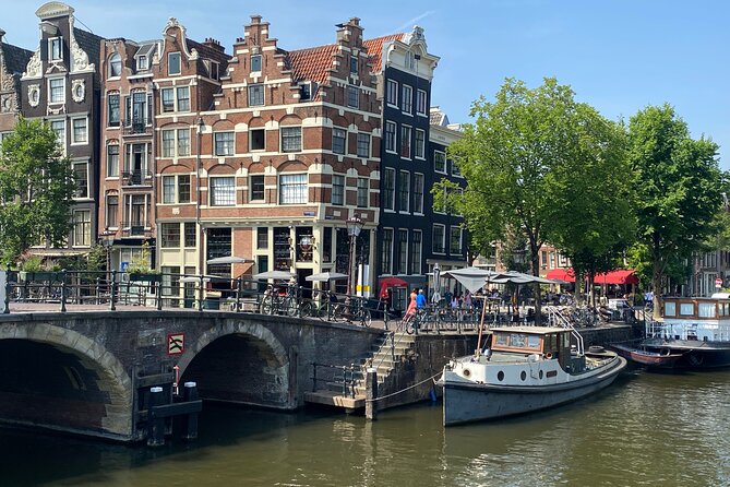 CULTURE with bite, culinary city tour - The Jordaan adds canals, houseboats, and appeltaart