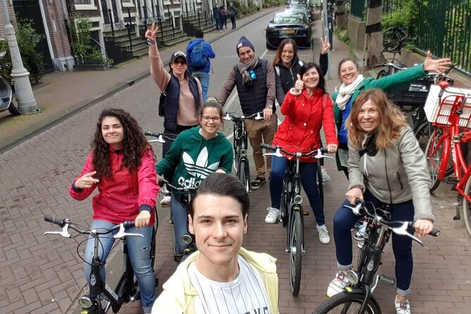 Daily group bike tour in Spanish. - Oud West, cafés, and a change of mood