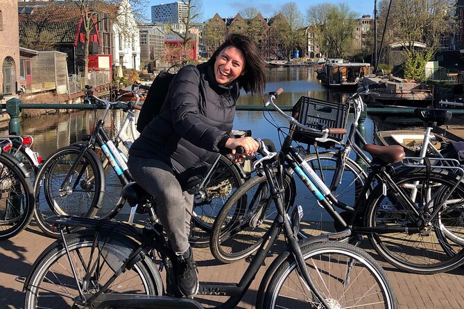 Daily group bike tour in Spanish. - Anne Frank House from the canal
