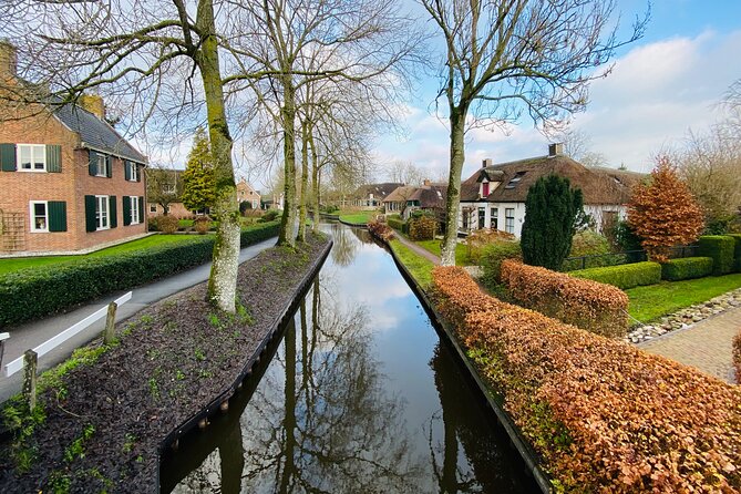 Day Tour Giethoorn, Afsluitdijk and Zaanse Schans with Boat Cruise - Who should book this experience?
