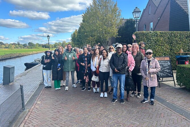 Daytrip Tour from Amsterdam to Zaanse Schans and Giethoorn - Free time for bridges, farms, and photographs