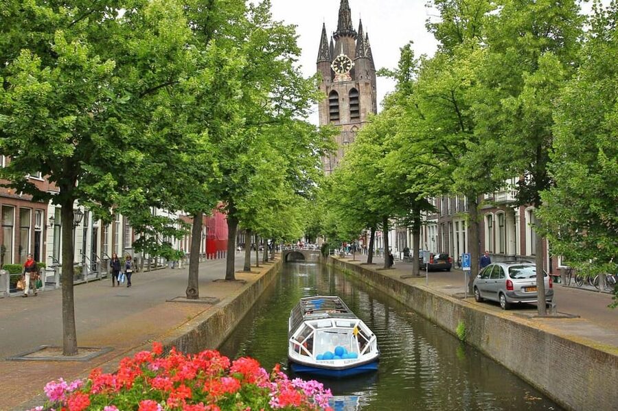 Delft: City Center Walking Tour - Delft City Hall and the Market Square