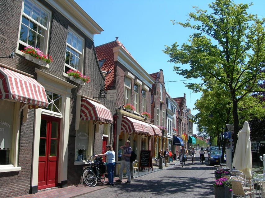 Delft: City Center Walking Tour - Cameretten, canal streets, and the less obvious Delft
