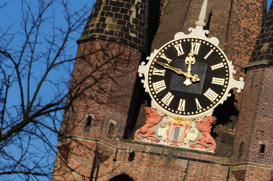 Delft: City Center Walking Tour - New Church and the royal story in Market Square