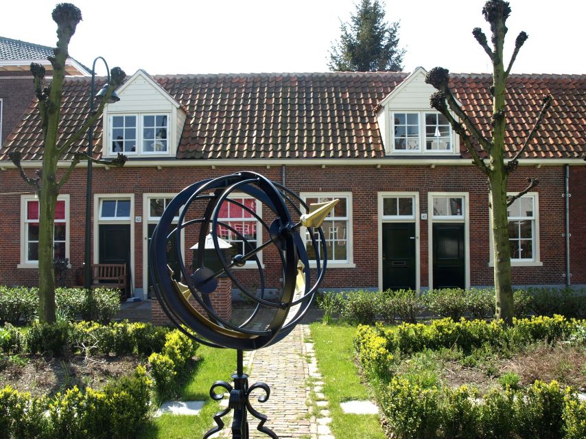Delft: Guided Walking Tour - Delft Blue pottery and the town’s craft tradition