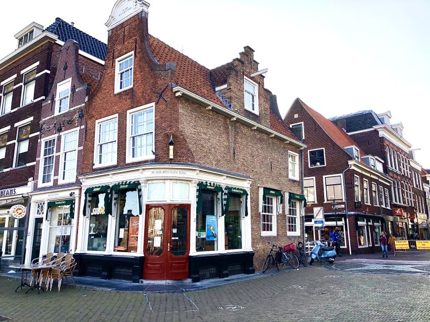 Delft: Private Historical and Cultural Guided Walking Tour - Guides, languages, and the pace of the walk