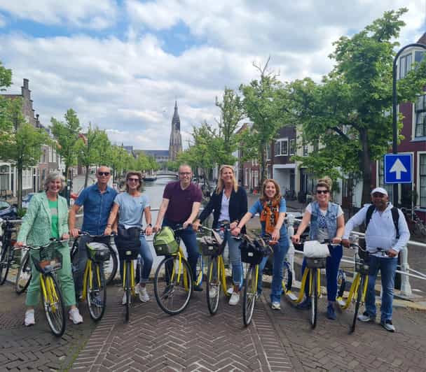 Delft - Step/scootertour in and around the city - Hofje van Pauw, a small courtyard with a big story