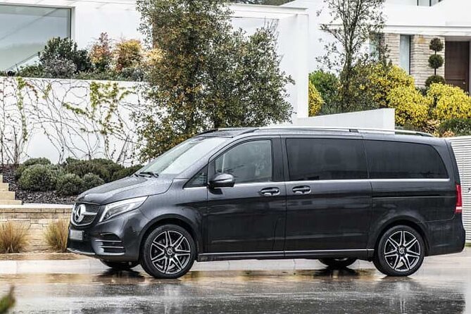 Departure from Amsterdam City to Amsterdam Airport AMS by Minivan - A comfortable Mercedes V Class for up to six