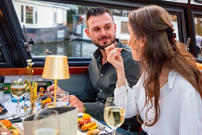 Dinner Canal Cruise Amsterdam: 4-Courses Including Drinks - What this Amsterdam dinner cruise is really like
