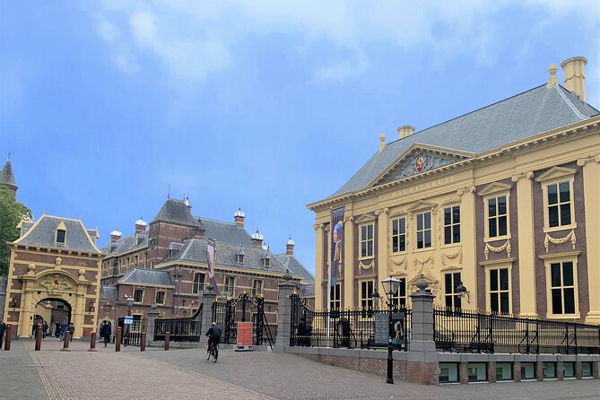 Discover The Hague with a self-guided Outside Escape city tour - Starting at Hofvijver and Plein