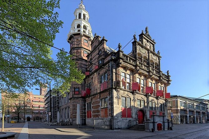 Discover The Hague with a self-guided Outside Escape city tour - Noordeinde Palace and the royal route