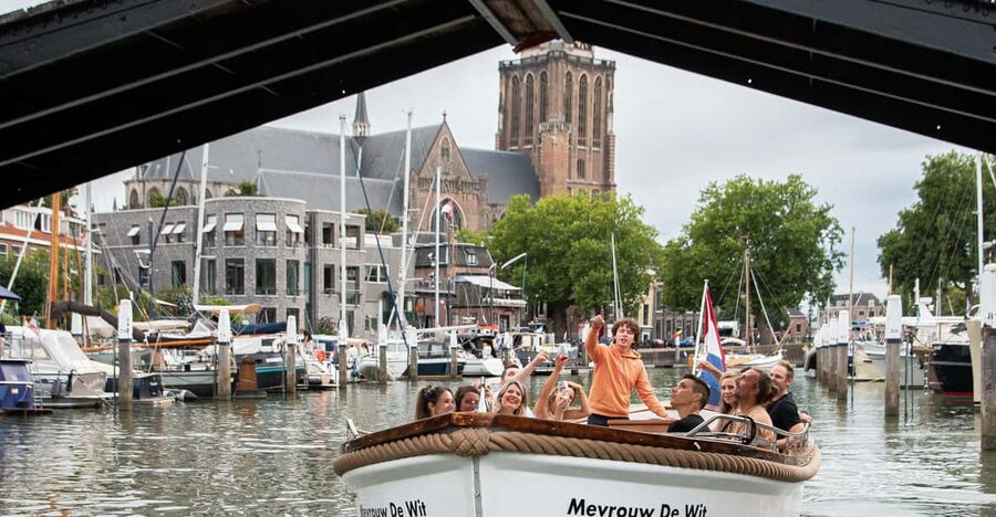 Dordrecht: City Canal Cruise - Seeing Dordrecht from Grote Appelsteiger