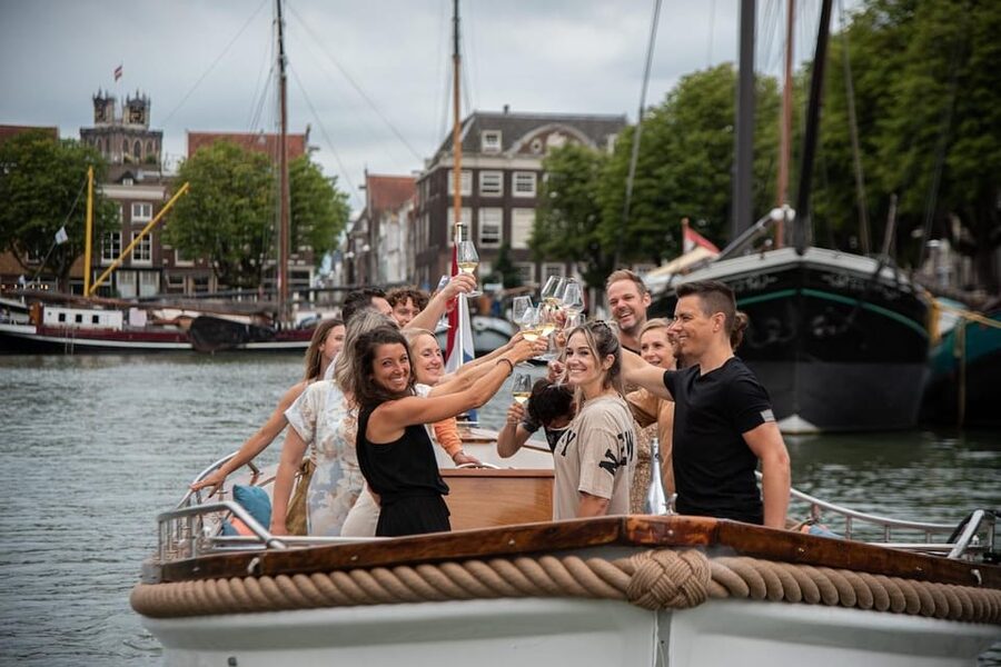 Dordrecht: City Canal Cruise - The Groothoofd route and the wider river view