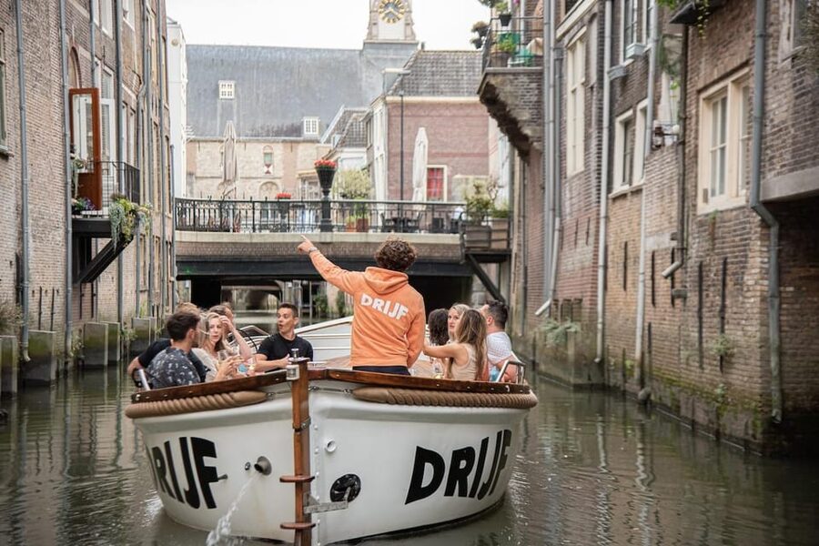 Dordrecht: City Canal Cruise - What the guide adds to the ride